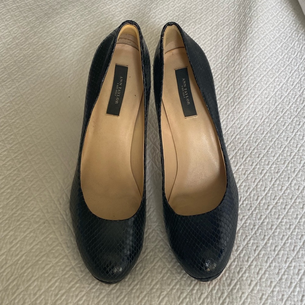 Ann Taylor Snakeskin Black Pumps